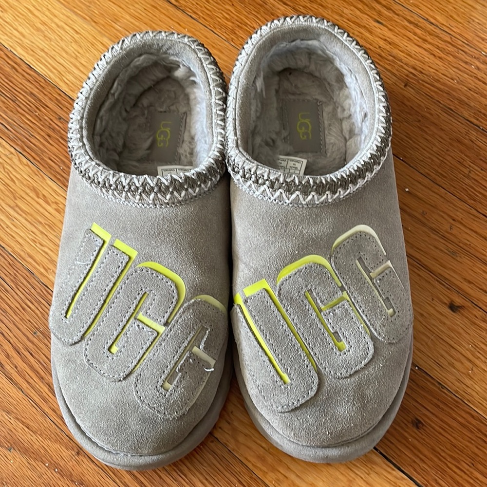 Pre owned UGG men slippers